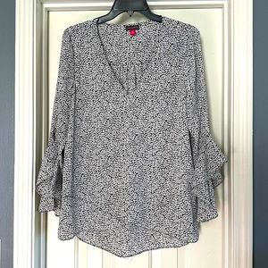 Vince Camuto 3/4 Flutter Sleeve Blouse Size M Black and White